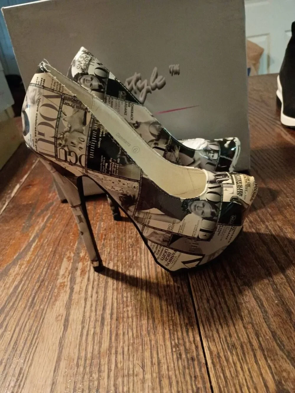 New Sz 6 Black Cream Newspaper Magazine Platform Stilettos High Heel Pump Shoes